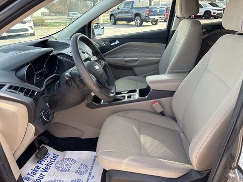 Used 2017 Ford Escape SE image 4