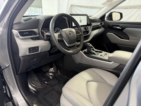 Used 2026 Toyota Highlander XLE AWD/4WD image 9