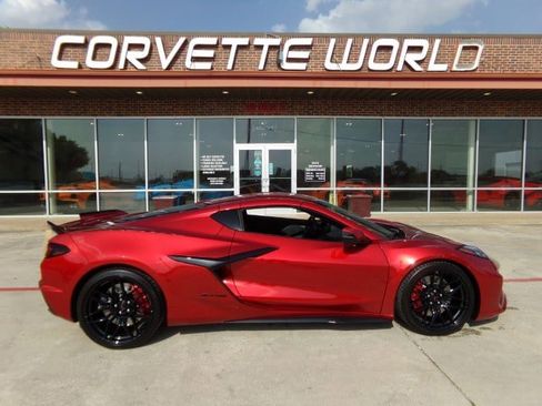 Used 2025 Chevrolet Corvette Z06 RWD image 4