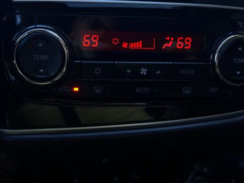 Used 2019 Mitsubishi Outlander SEL image 18