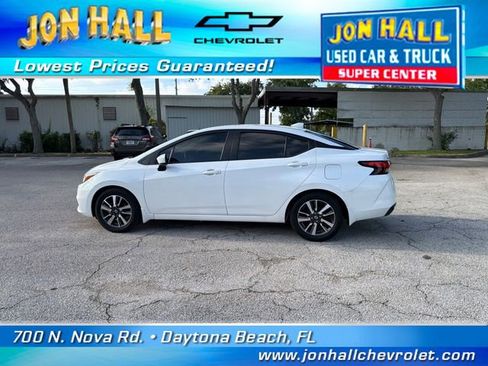 Used 2022 Nissan Versa SV FWD image 5