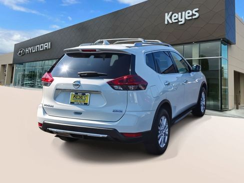 Used 2019 Nissan Rogue S w/ Special Edition Package FWD image 4