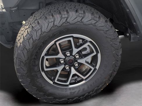 Used 2025 Jeep Wrangler Unlimited Rubicon AWD/4WD image 34