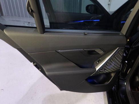 Used 2025 BMW M5 w/ Carbon Package image 32