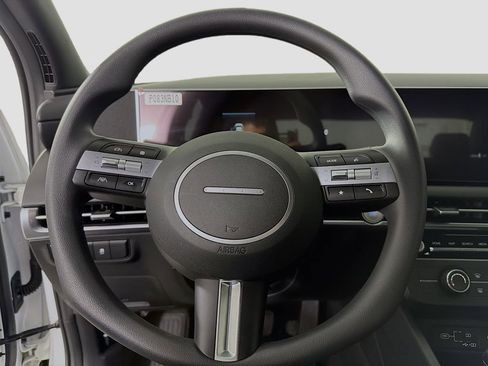 Used 2025 Hyundai Santa Cruz SE image 14