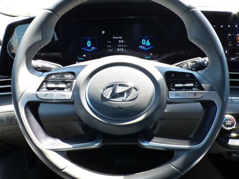 Used 2023 Hyundai Elantra SEL w/ Convenience Package FWD image 14