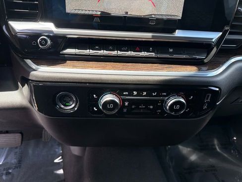 Used 2022 GMC Sierra 1500 SLE image 25