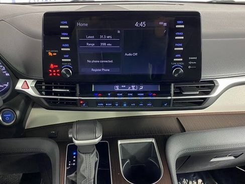 Used 2024 Toyota Sienna XLE image 17