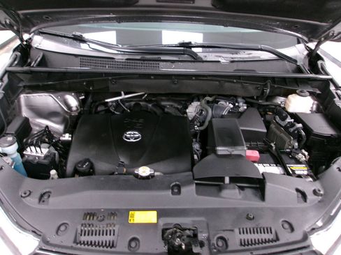 Used 2018 Toyota Highlander XLE AWD/4WD image 20