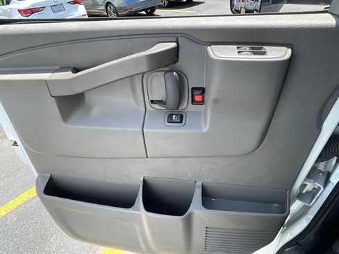 Used 2023 Chevrolet Express 3500 w/ Power Convenience Package RWD image 9