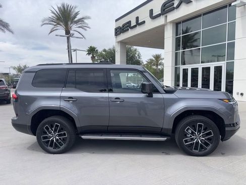 Used 2026 Lexus GX 550 w/ Cold Area Package image 2