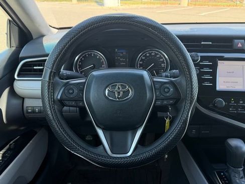 Used 2018 Toyota Camry LE FWD image 9