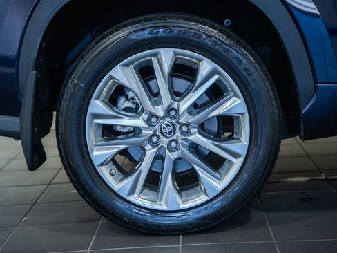 Used 2022 Toyota Highlander Limited AWD/4WD image 19