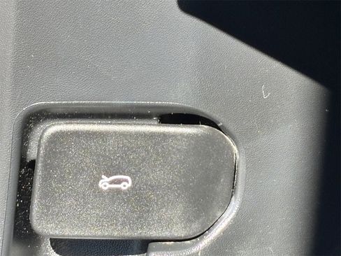 Used 2025 Land Rover Range Rover SE image 28