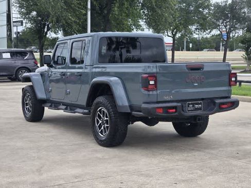 Used 2025 Jeep Gladiator Rubicon w/ Convenience Group AWD/4WD image 4