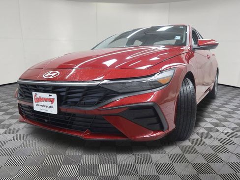 Used 2024 Hyundai Elantra Blue FWD image 5