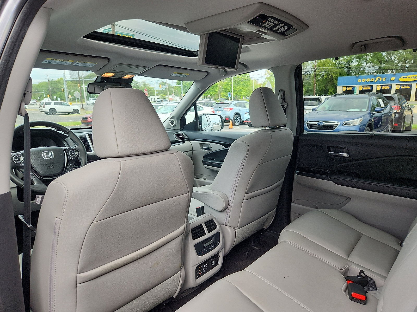 Used 2016 Honda Pilot Touring image 11