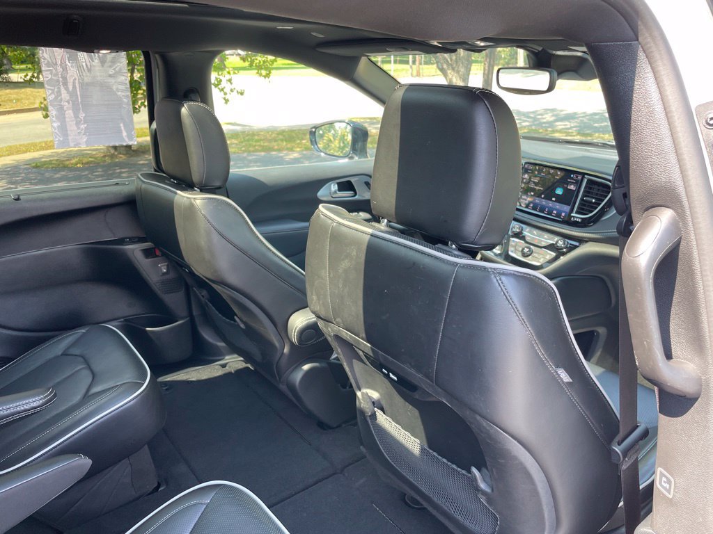 Used 2026 Chrysler Pacifica Limited FWD image 35