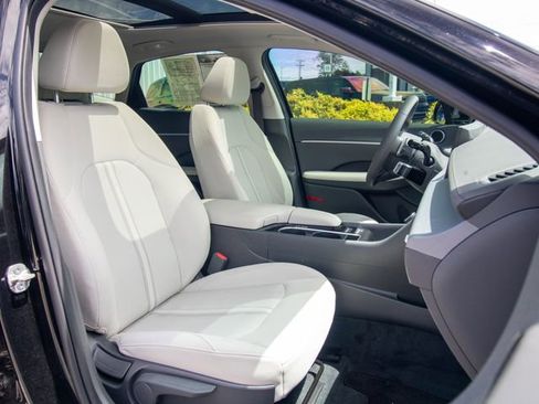 Used 2024 Hyundai Sonata SEL w/ Convenience Package FWD image 18