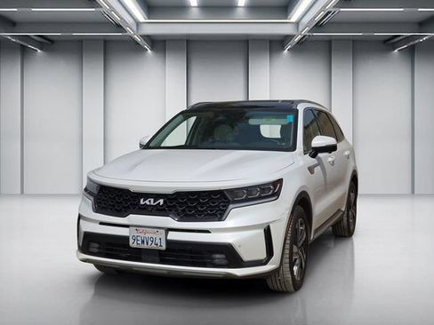 Certified 2023 Kia Sorento SX Prestige w/ Panoramic Sunroof Package AWD/4WD image 3