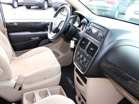 Used 2013 Dodge Grand Caravan SE FWD image 12