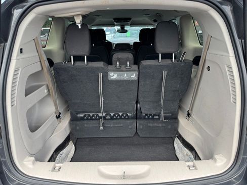 Used 2017 Chrysler Pacifica Touring FWD image 18
