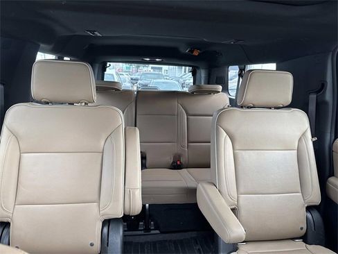 Used 2021 Chevrolet Suburban Premier w/ Premium Package image 12