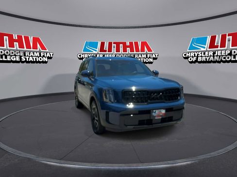 Used 2025 Kia Telluride EX X-Line AWD/4WD image 4