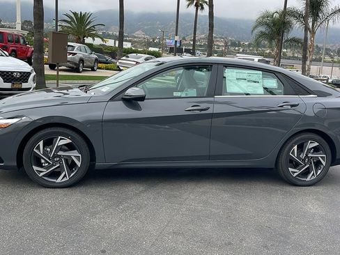 New 2025 Hyundai Elantra Limited image 12