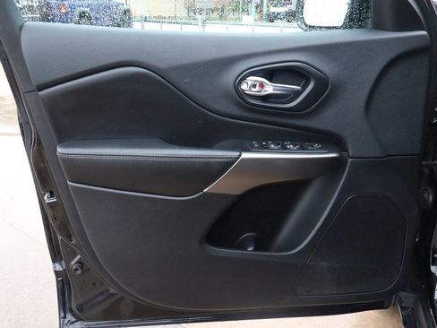 Used 2019 Jeep Cherokee Latitude Plus w/ Cold Weather Group FWD image 14