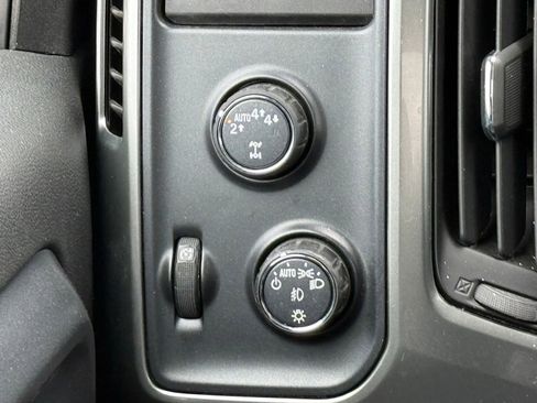 Used 2018 Chevrolet Silverado 1500 LT w/ All Star Edition AWD/4WD image 4