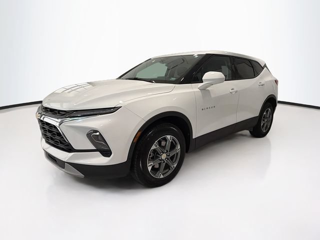 Certified 2024 Chevrolet Blazer LT w/ Driver Confidence Package FWD image 3
