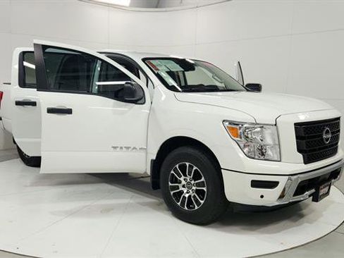 Used 2024 Nissan Titan SV w/ SV Convenience Package image 29