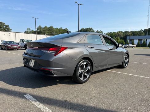 Used 2023 Hyundai Elantra SEL w/ Convenience Package FWD image 5