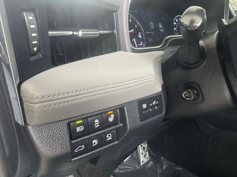 Used 2019 Toyota Avalon Touring w/ Advanced Safety Package image 27