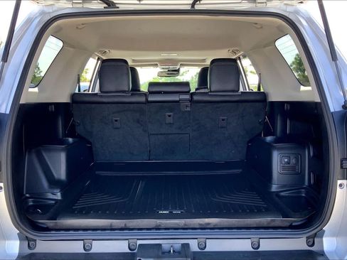 Used 2022 Toyota 4Runner SR5 Premium w/ Moonroof Package RWD image 34