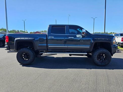 Used 2019 Chevrolet Silverado 2500 High Country AWD/4WD image 2