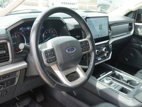 Used 2022 Ford Expedition Max XLT image 18
