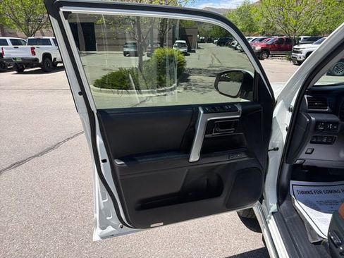 Used 2022 Toyota 4Runner Limited AWD/4WD image 10