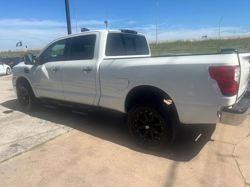 Used 2019 Nissan Titan SV AWD/4WD image 7