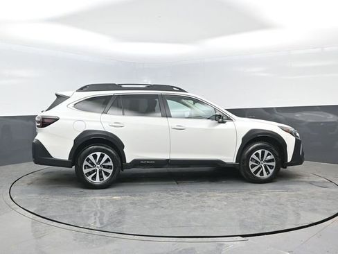 Used 2025 Subaru Outback Premium AWD/4WD image 3