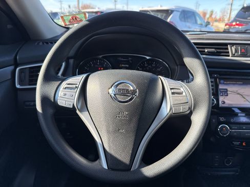 Used 2016 Nissan Rogue SV w/ SV Premium Package image 17