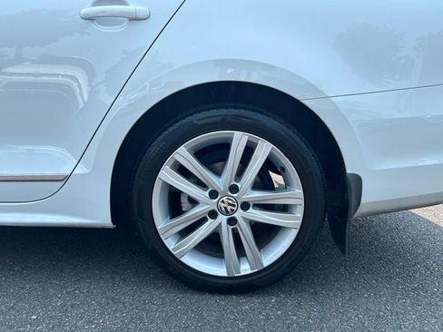 Used 2017 Volkswagen Jetta SEL FWD image 4