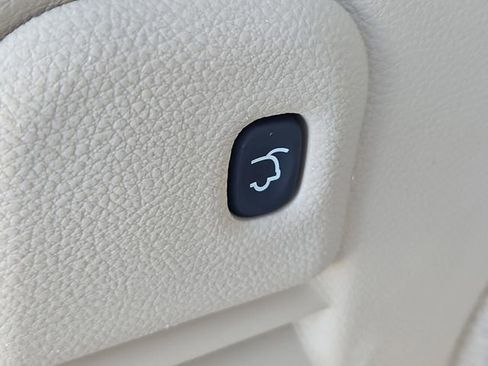 Used 2016 Jeep Grand Cherokee Overland image 25