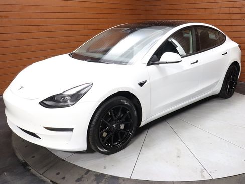 Used 2023 Tesla Model 3 Standard Range image 5