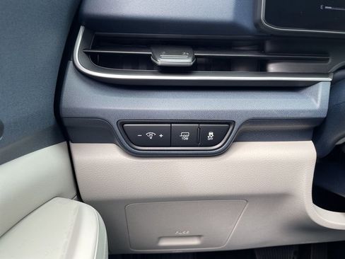 New 2026 Kia Carnival EX FWD image 25