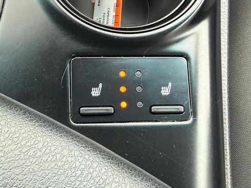 Used 2019 Toyota Camry LE image 28