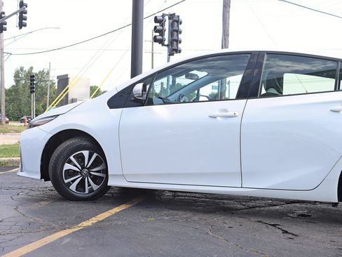 Used 2017 Toyota Prius Prime Premium FWD image 13