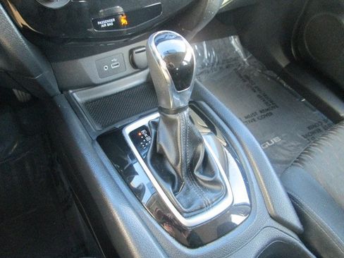 Used 2018 Nissan Rogue S image 16