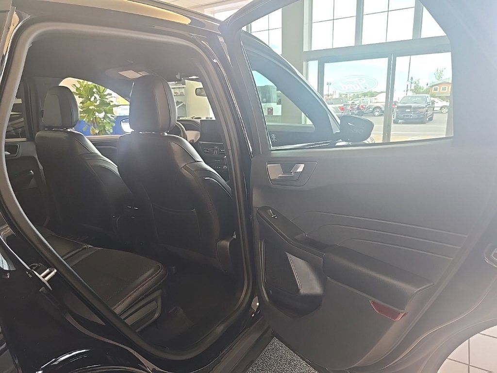 Used 2023 Ford Escape ST-Line w/ Tech Pack #1 AWD/4WD image 33